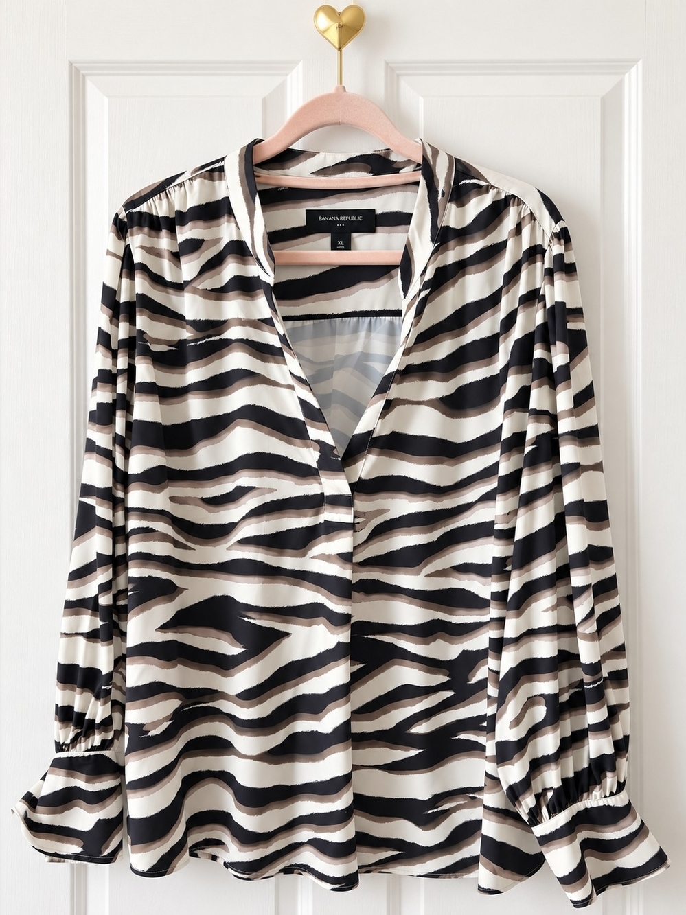 Banana Republic Black and Cream Zebra-Stripe V-Neck Blouse - XXL